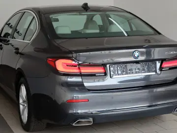 BMW 530e Leder Navi LED SpSi SH Kamera Parkassist.