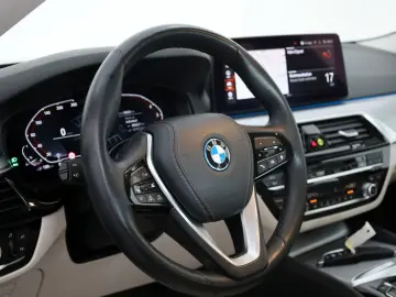 BMW 530e Leder Navi LED SpSi SH Kamera Parkassist.