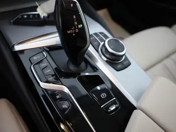 BMW 530e Leder Navi LED SpSi SH Kamera Parkassist.