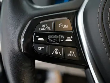 BMW 530e Leder Navi LED SpSi SH Kamera Parkassist.