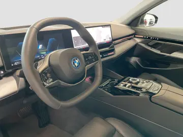 BMW 530e Limousine LiveCockpitProf Kamera LED Alarm