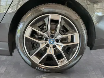 BMW 530e Limousine LiveCockpitProf Kamera LED Alarm
