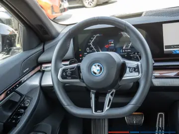 BMW 530e M-Sport NAVI AHK ACC HUD SITZBELÜFTUNG 360
