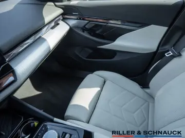 BMW 530e M-Sport NAVI AHK ACC HUD SITZBELÜFTUNG 360