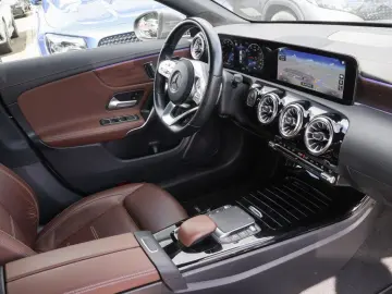 MERCEDES-BENZ CLA 250e AMG-Sport Pano Ambi Memo Cam LED