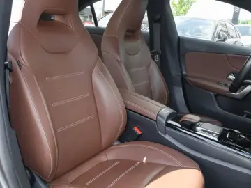 MERCEDES-BENZ CLA 250e AMG-Sport Pano Ambi Memo Cam LED