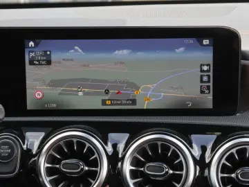MERCEDES-BENZ CLA 250e AMG-Sport Pano Ambi Memo Cam LED