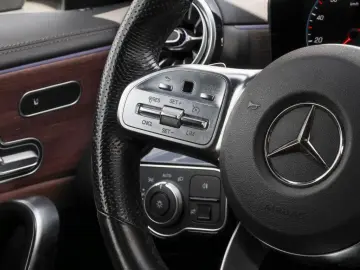 MERCEDES-BENZ CLA 250e AMG-Sport Pano Ambi Memo Cam LED