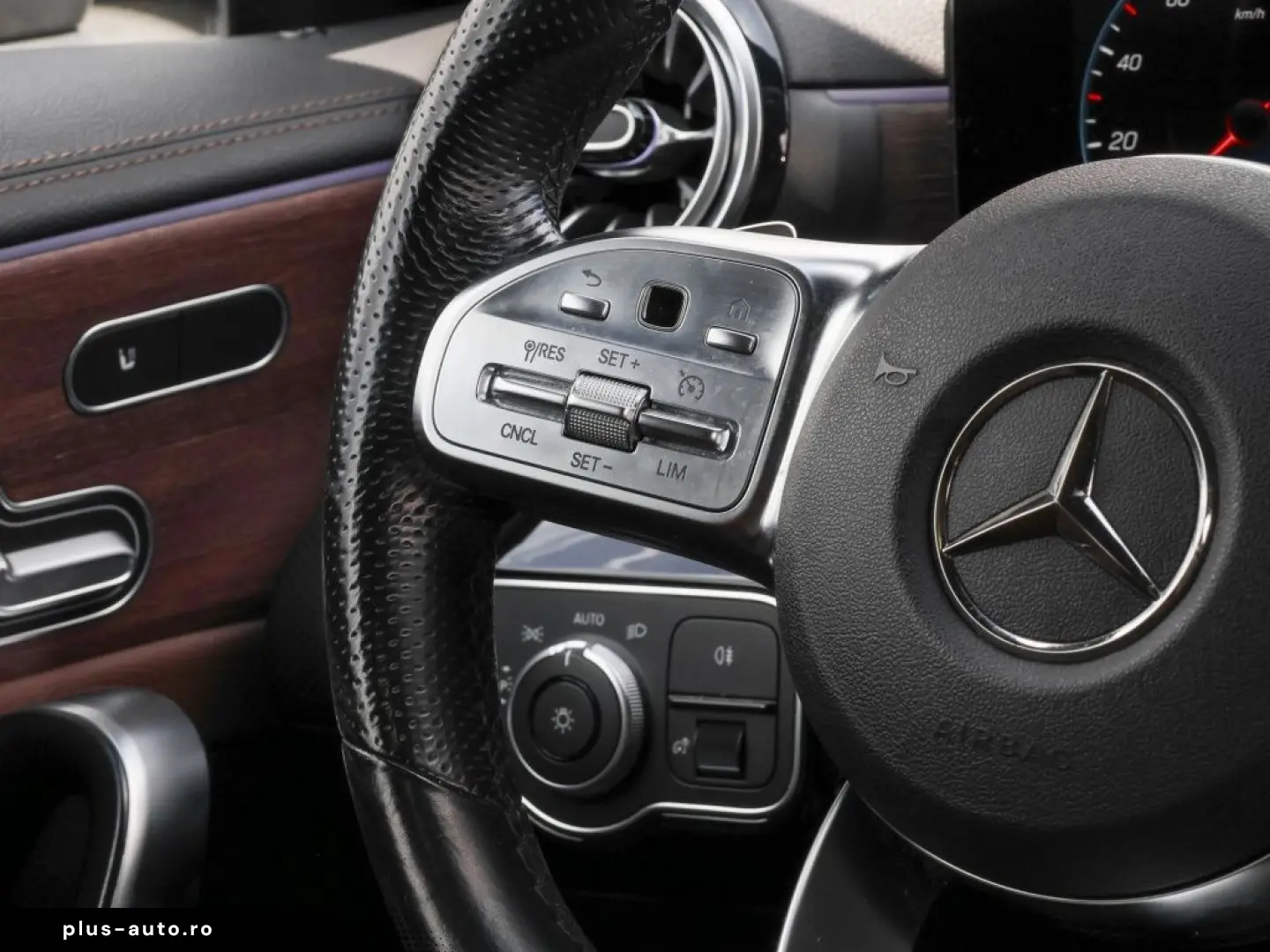 MERCEDES-BENZ CLA 250e AMG-Sport Pano Ambi Memo Cam LED