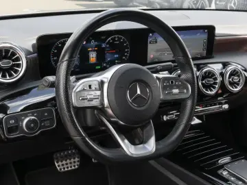 MERCEDES-BENZ CLA 250e AMG-Sport Pano Ambi Memo Cam LED