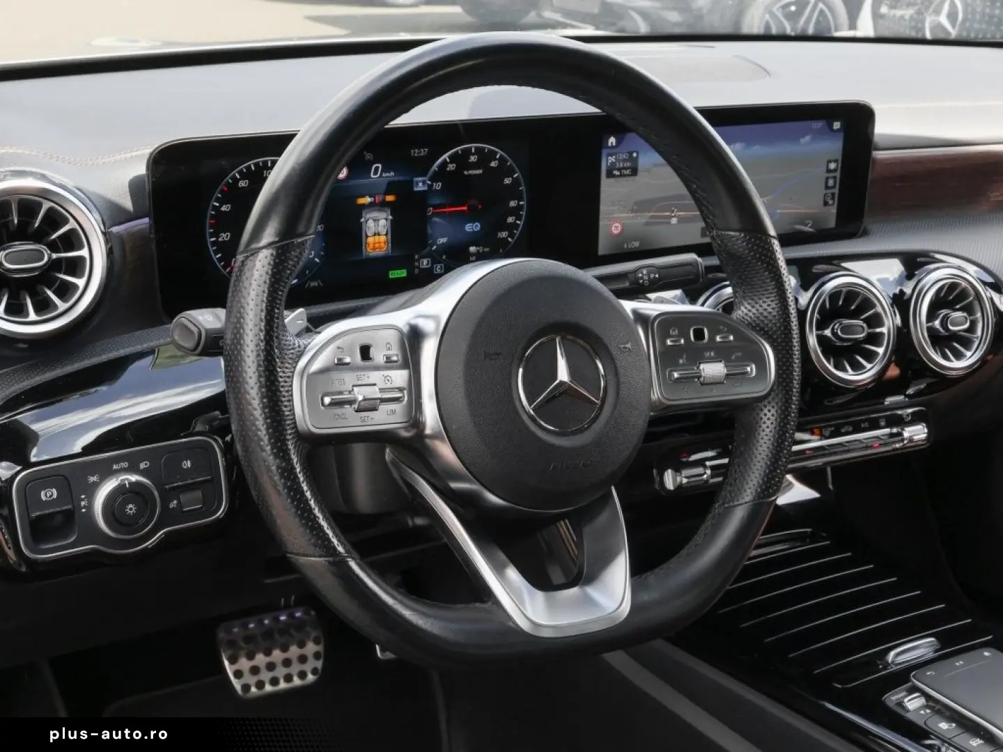 MERCEDES-BENZ CLA 250e AMG-Sport Pano Ambi Memo Cam LED