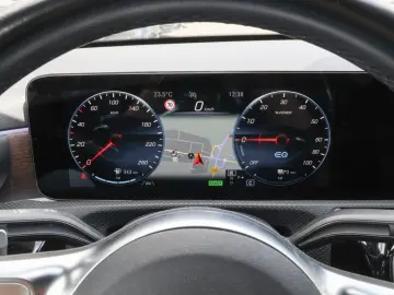 MERCEDES-BENZ CLA 250e AMG-Sport Pano Ambi Memo Cam LED