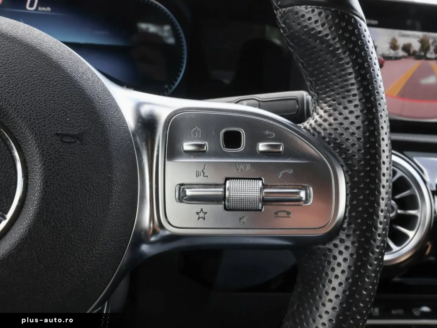 MERCEDES-BENZ CLA 250e AMG-Sport Pano Ambi Memo Cam LED