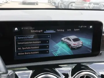 MERCEDES-BENZ CLA 250e AMG-Sport Pano Ambi Memo Cam LED