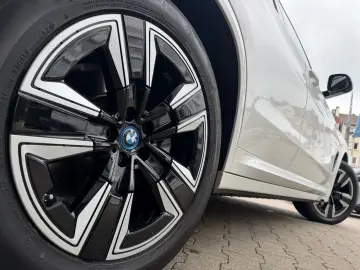 BMW iX3 M Sport DA Prof PA AdapLED Shz Pano 19  LMR