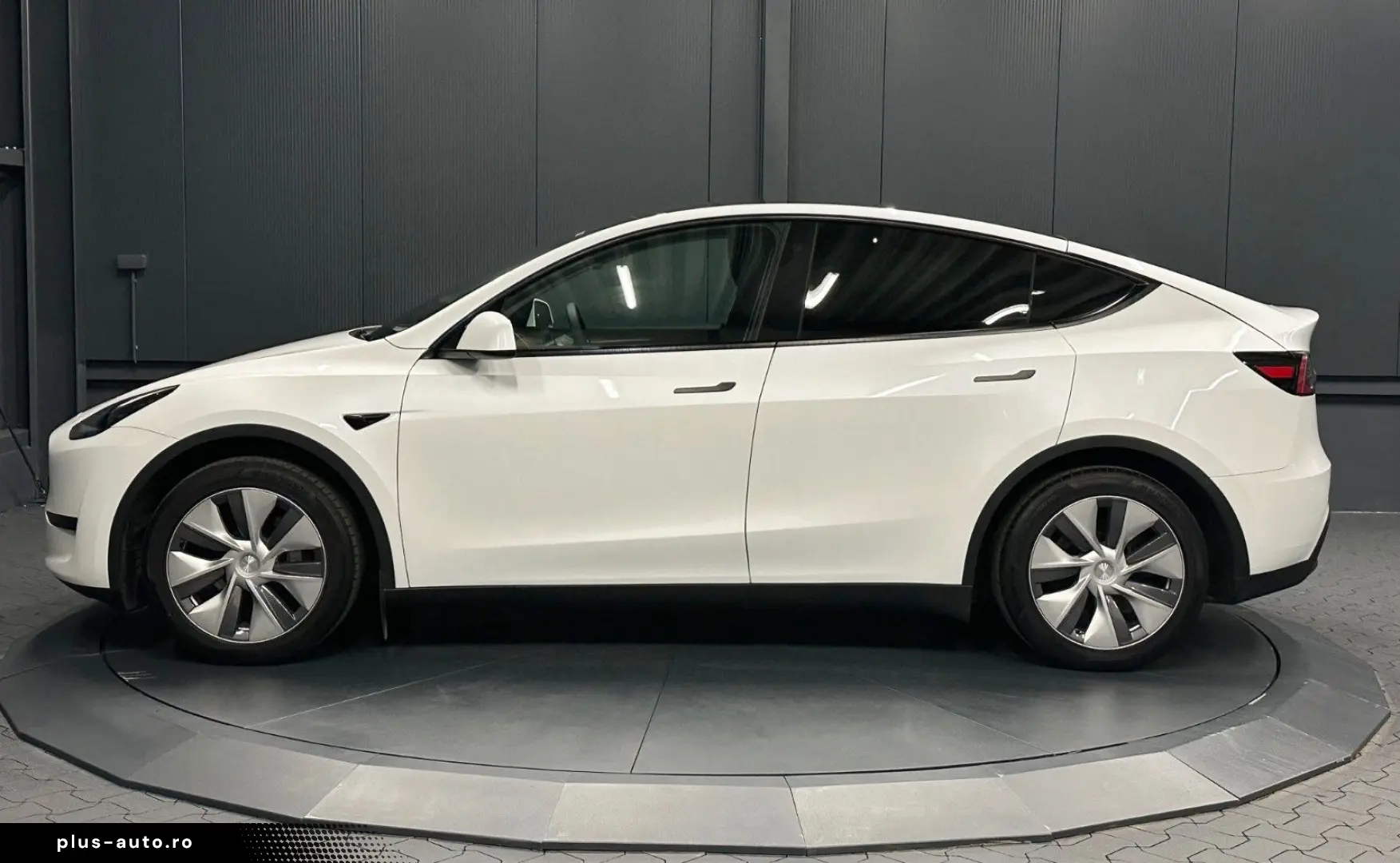 TESLA Model Y RWD  Wärmepumpe