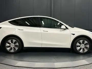 TESLA Model Y RWD  Wärmepumpe