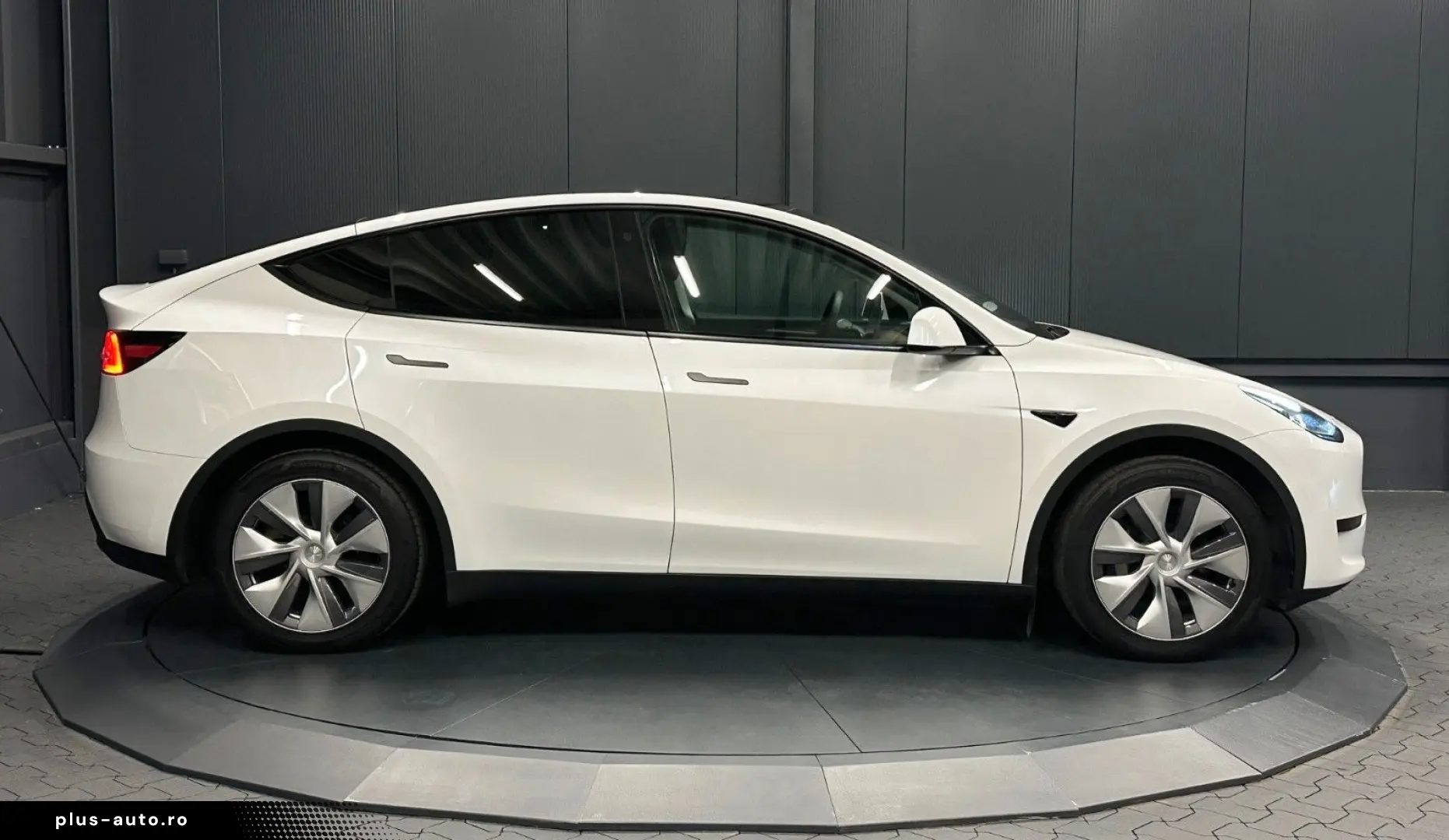 TESLA Model Y RWD  Wärmepumpe