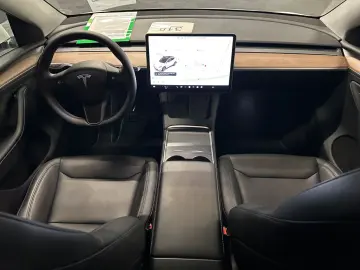 TESLA Model Y RWD  Wärmepumpe