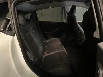 TESLA Model Y RWD  Wärmepumpe