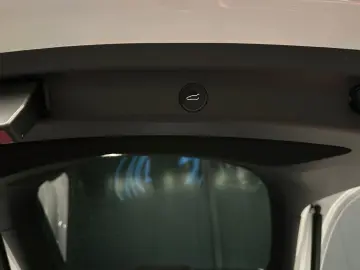 TESLA Model Y RWD  Wärmepumpe