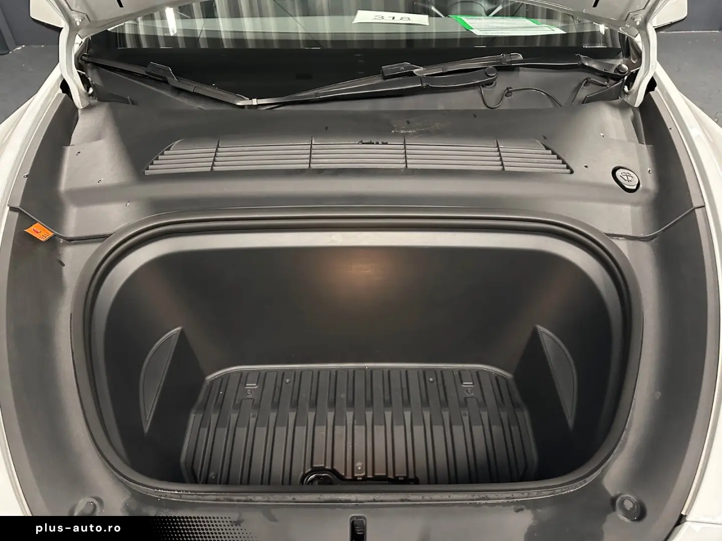 TESLA Model Y RWD  Wärmepumpe