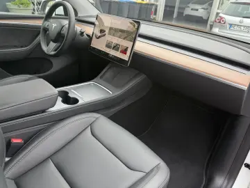 TESLA Model Y Long Range AWD  20