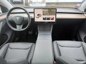 TESLA Model Y Long Range AWD  20