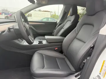 TESLA Model Y Long Range AWD  20