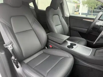 TESLA Model Y Long Range AWD  20