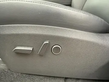 TESLA Model Y Long Range AWD  20