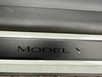 TESLA Model Y Long Range AWD  20