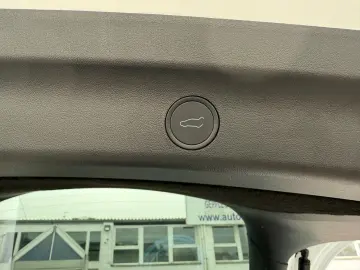 TESLA Model Y Long Range AWD  20