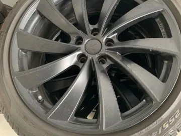 TESLA Model Y Long Range AWD  20