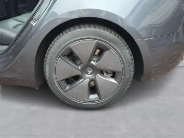 TESLA Model 3 Long Range