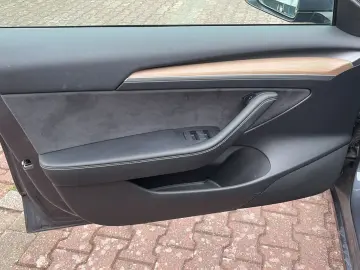 TESLA Model 3 Long Range