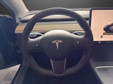 TESLA Model 3 SR  RWD   Wärmepumpe