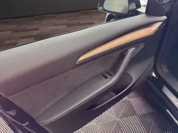 TESLA Model 3 SR  RWD   Wärmepumpe