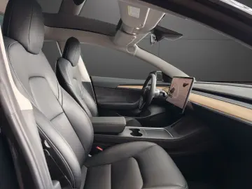 TESLA Model 3 SR  RWD   Wärmepumpe