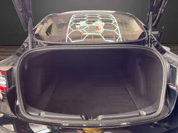 TESLA Model 3 SR  RWD   Wärmepumpe