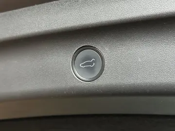 TESLA Model Y Leder Pano R.Cam Wä.pumpe Autopilot 4SHZ