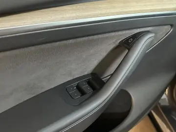 TESLA Model Y Leder Pano R.Cam Wä.pumpe Autopilot 4SHZ