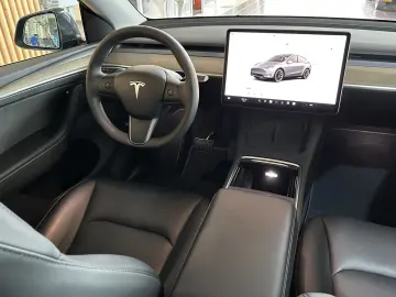 TESLA Model Y Leder Pano R.Cam Wä.pumpe Autopilot 4SHZ