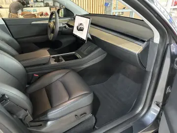 TESLA Model Y Leder Pano R.Cam Wä.pumpe Autopilot 4SHZ