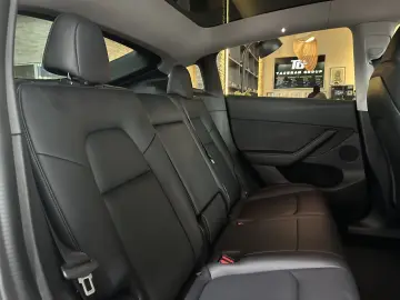 TESLA Model Y Leder Pano R.Cam Wä.pumpe Autopilot 4SHZ