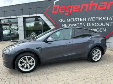 TESLA Model Y Long Range Dual AWD Matrix Wärmepumpe