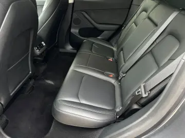 TESLA Model Y Long Range Dual AWD Matrix Wärmepumpe