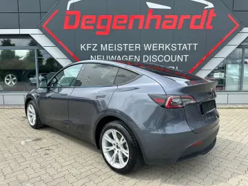 TESLA Model Y Long Range Dual AWD Matrix Wärmepumpe