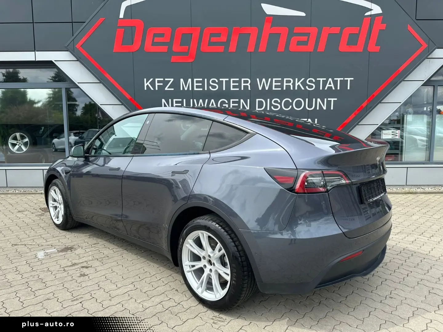 TESLA Model Y Long Range Dual AWD Matrix Wärmepumpe