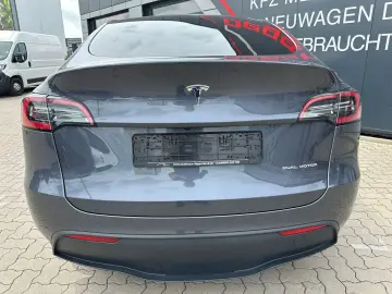 TESLA Model Y Long Range Dual AWD Matrix Wärmepumpe